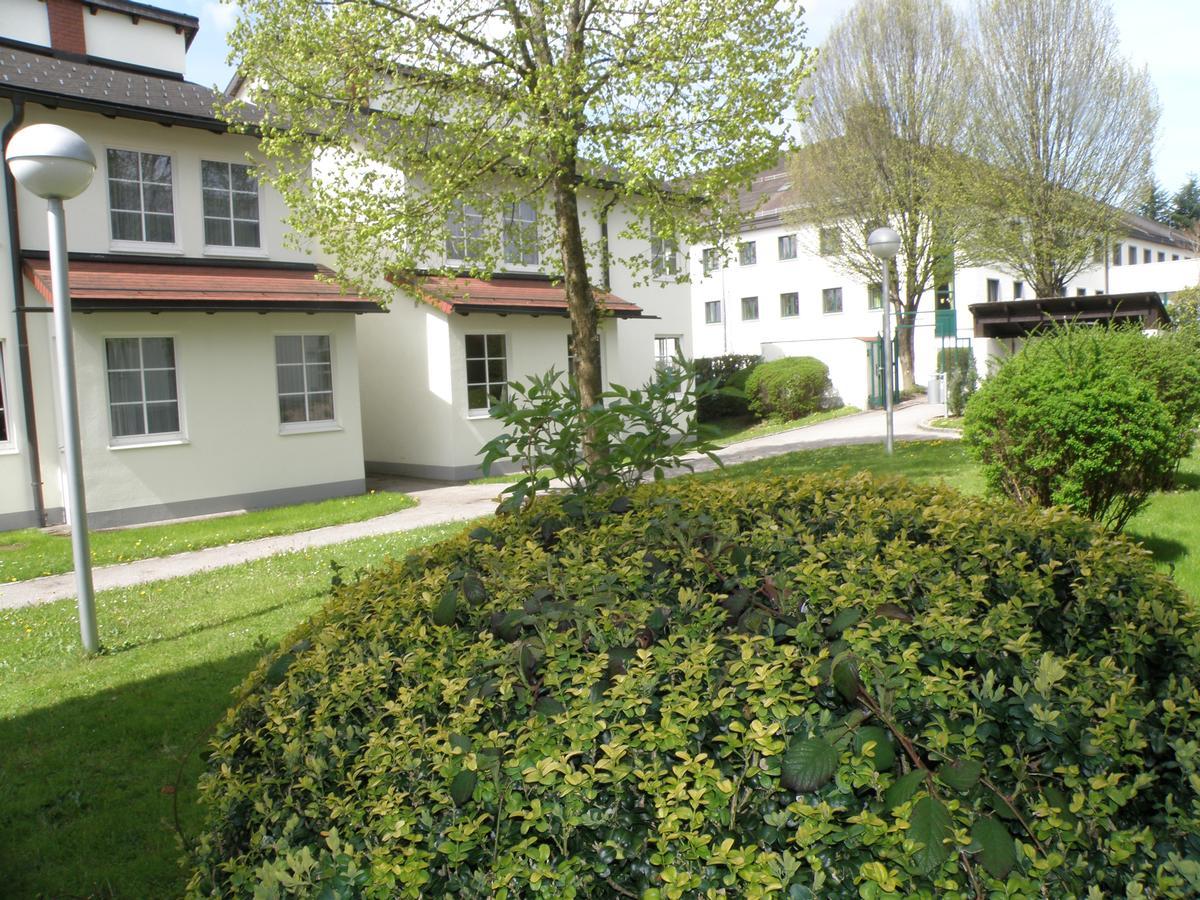 באד לאונטלדן Hotel Sommerhaus Am Internats-Campus מראה חיצוני תמונה